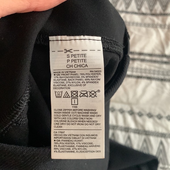 Brand New! Old Navy Active - Picture 6 of 6